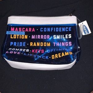 NWT Makeup bag🌟